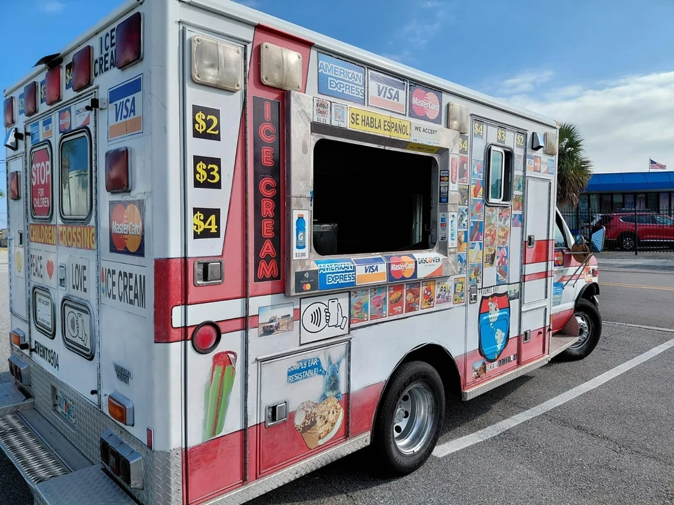 1992 Ford Econoline Van - Image 9 of 17