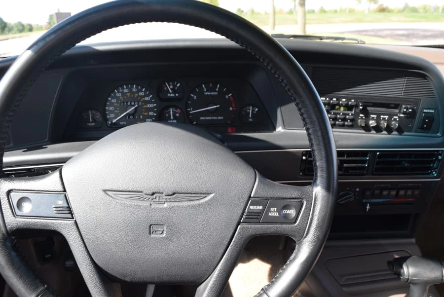 1992 Ford Thunderbird 10th Gen - Image 6 of 12