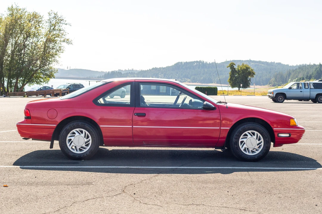 1992 Ford Thunderbird 10th Gen - Image 3 of 31
