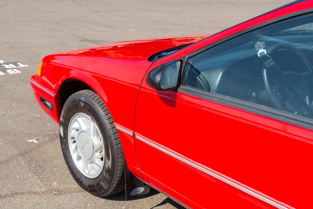 1992 Ford Thunderbird 10th Gen - Image 25 of 31
