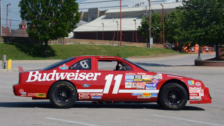 1992 Ford Thunderbird 10th Gen - Image 2 of 12
