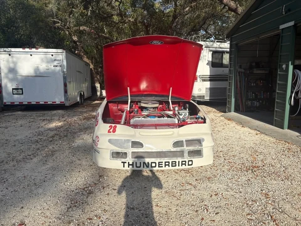 1992 Ford Thunderbird 10th Gen - Image 5 of 12