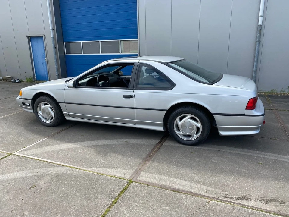 1992 Ford Thunderbird 10th Gen - Image 4 of 30