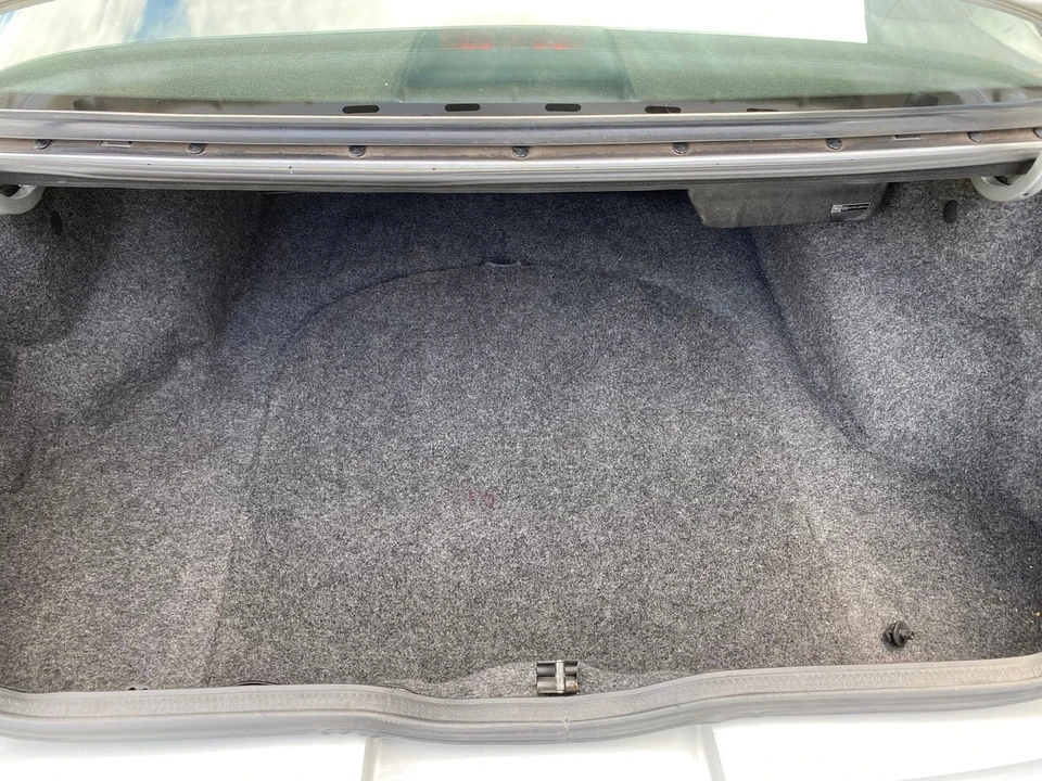 1992 Ford Thunderbird 10th Gen - Image 26 of 30