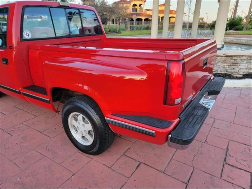 1992 GMC C/K - Image 5 of 30
