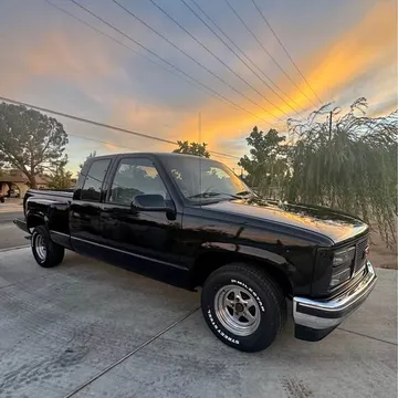 1992 GMC Sierra 1500 Club Coupe Sport side