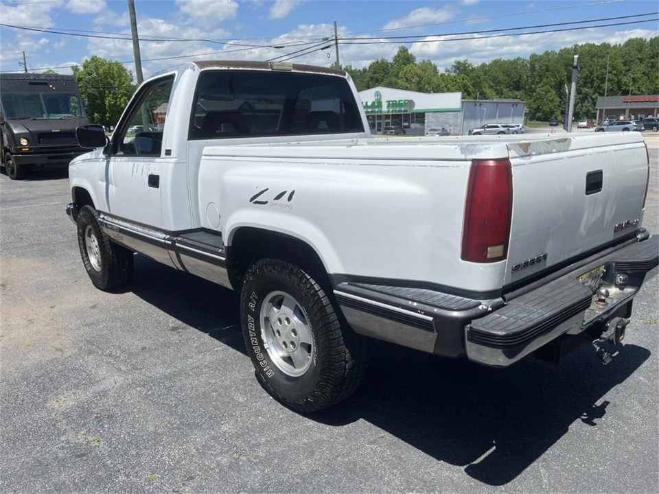 1992 GMC Sierra 1st Gen - Image 3 of 11