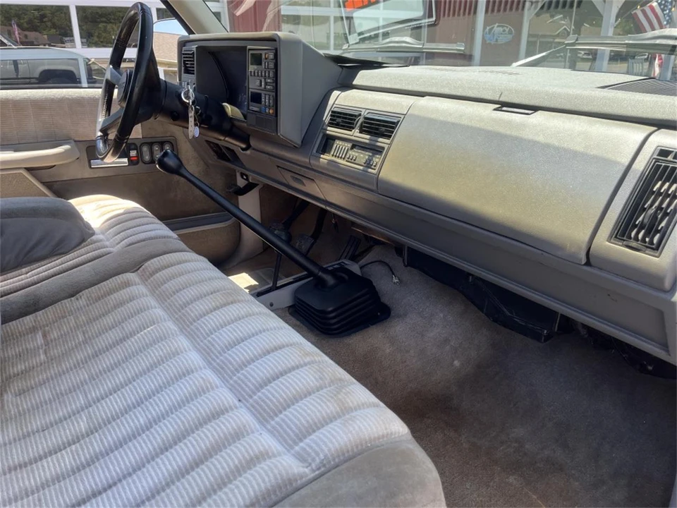 1992 GMC Sierra 1st Gen - Image 10 of 11