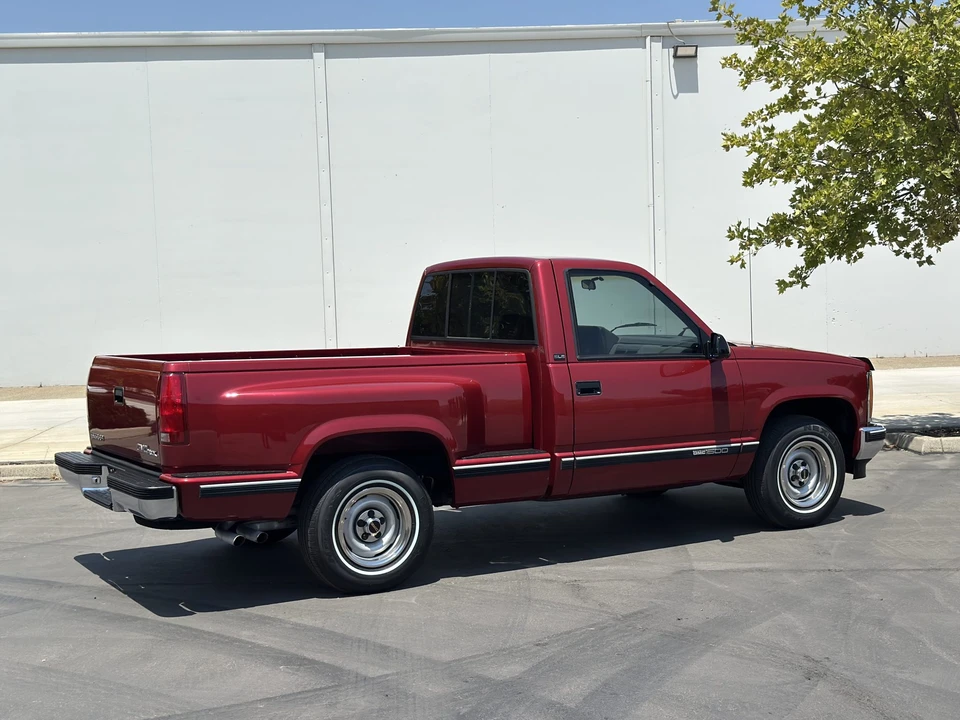 1992 GMC Sierra 1st Gen - Image 28 of 31