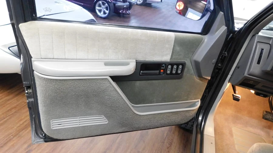 1992 GMC Sierra 1st Gen - Image 4 of 13