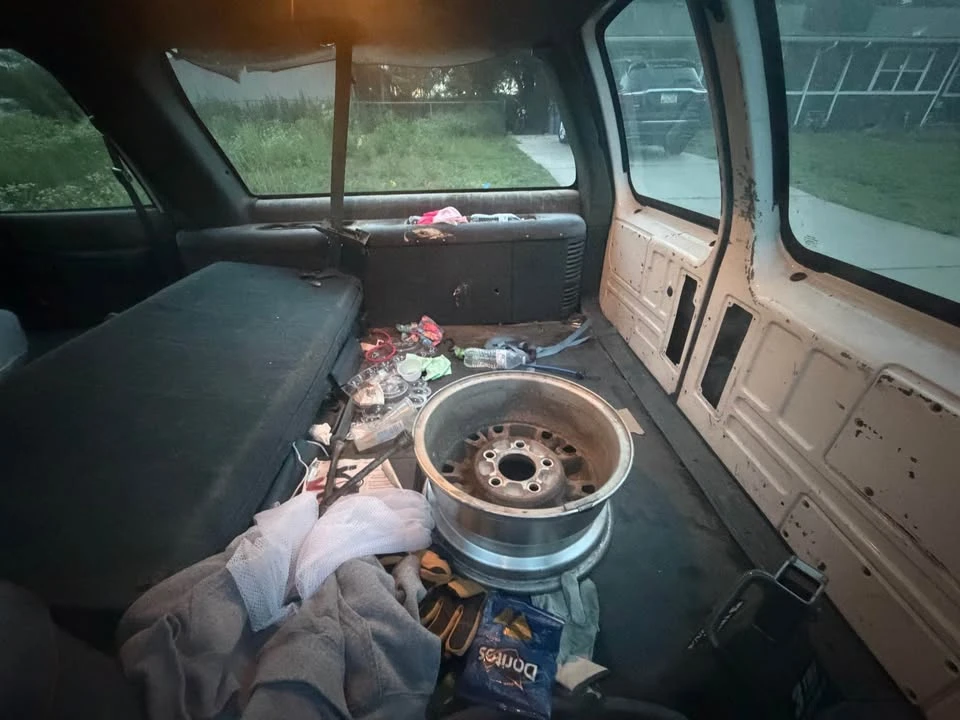 1992 GMC Suburban 8th Gen - Image 8 of 11
