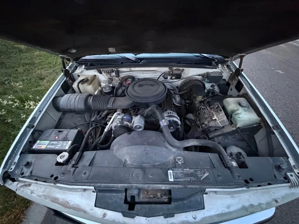 1992 GMC Suburban 8th Gen - Image 7 of 11