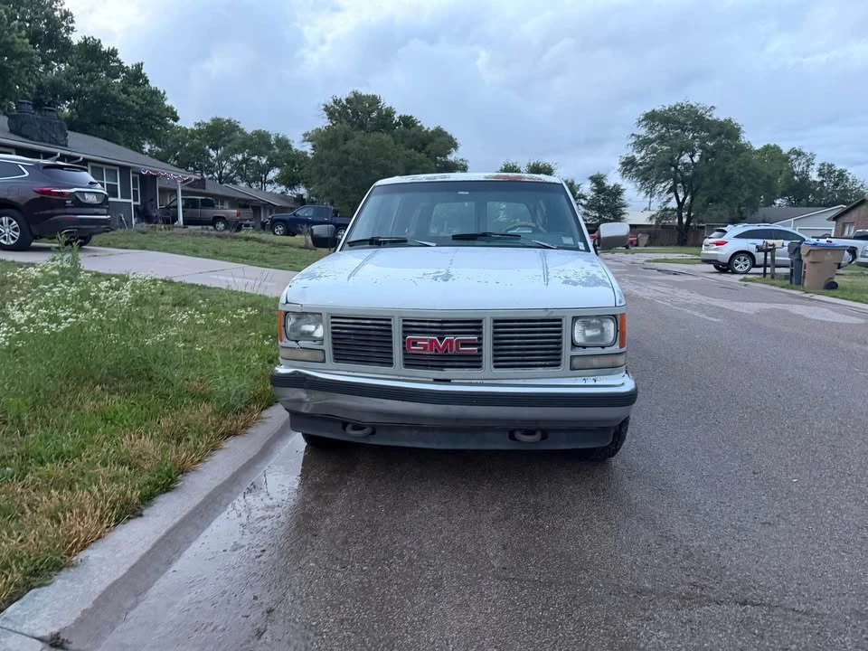 1992 GMC Suburban 8th Gen - Image 3 of 11