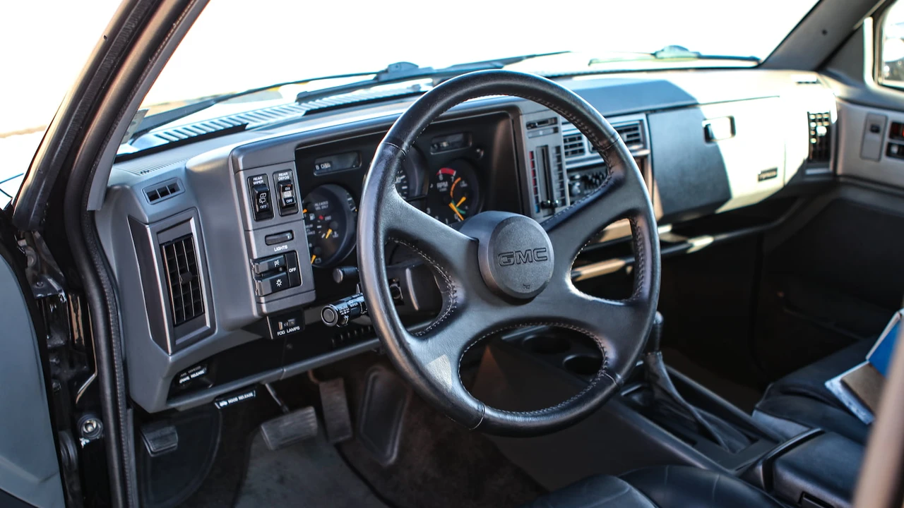 1992 GMC Syclone - Image 13 of 31