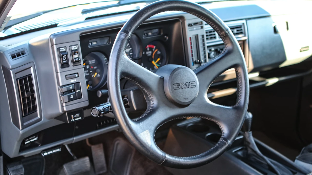 1992 GMC Syclone - Image 14 of 31