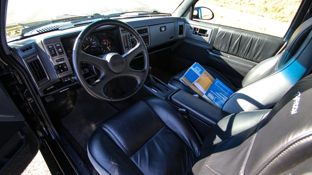 1992 GMC Syclone - Image 28 of 31