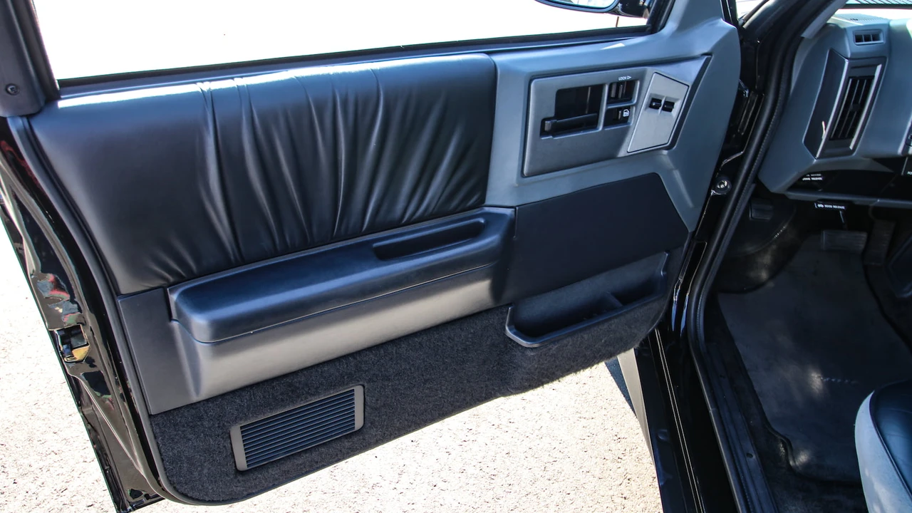 1992 GMC Syclone - Image 29 of 31