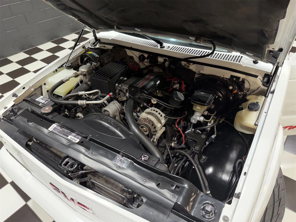 1992 GMC Syclone - Image 2 of 31
