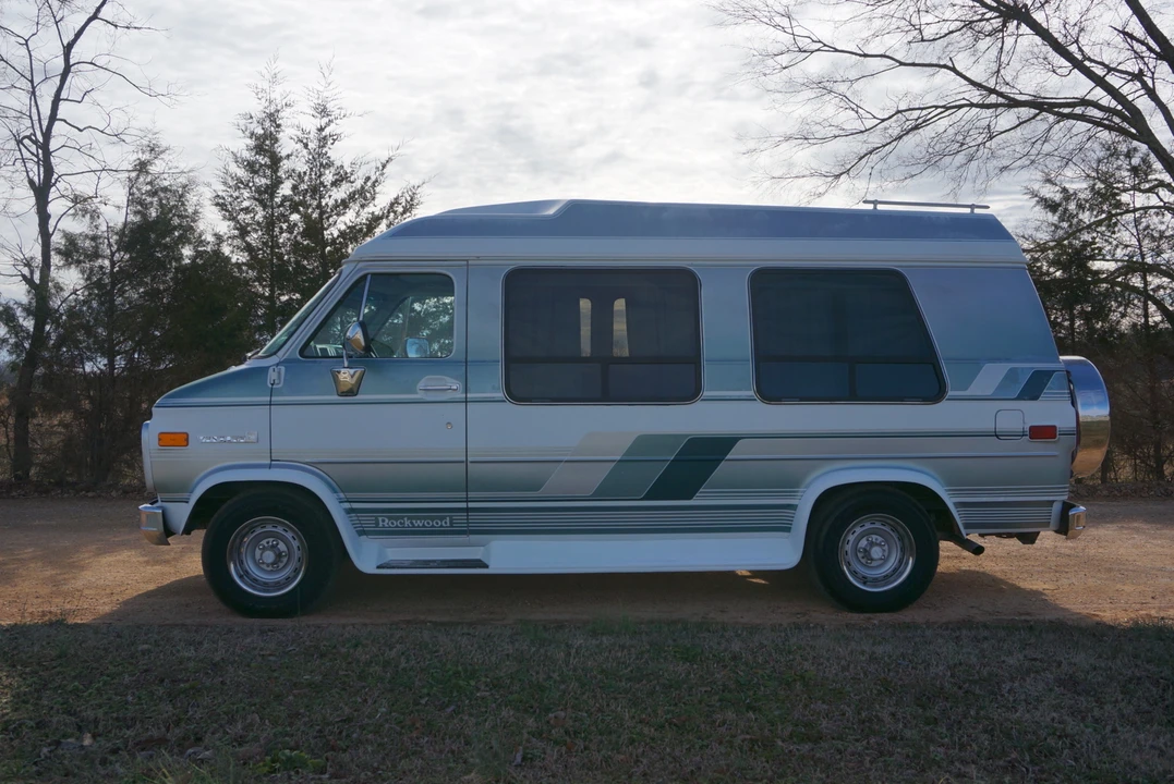 1992 GMC G-series Van - Image 2 of 31