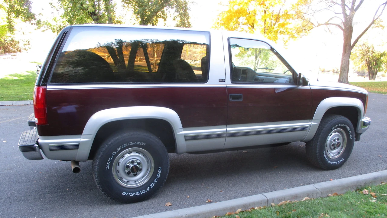 1992 GMC Yukon 1st Gen - Image 2 of 31