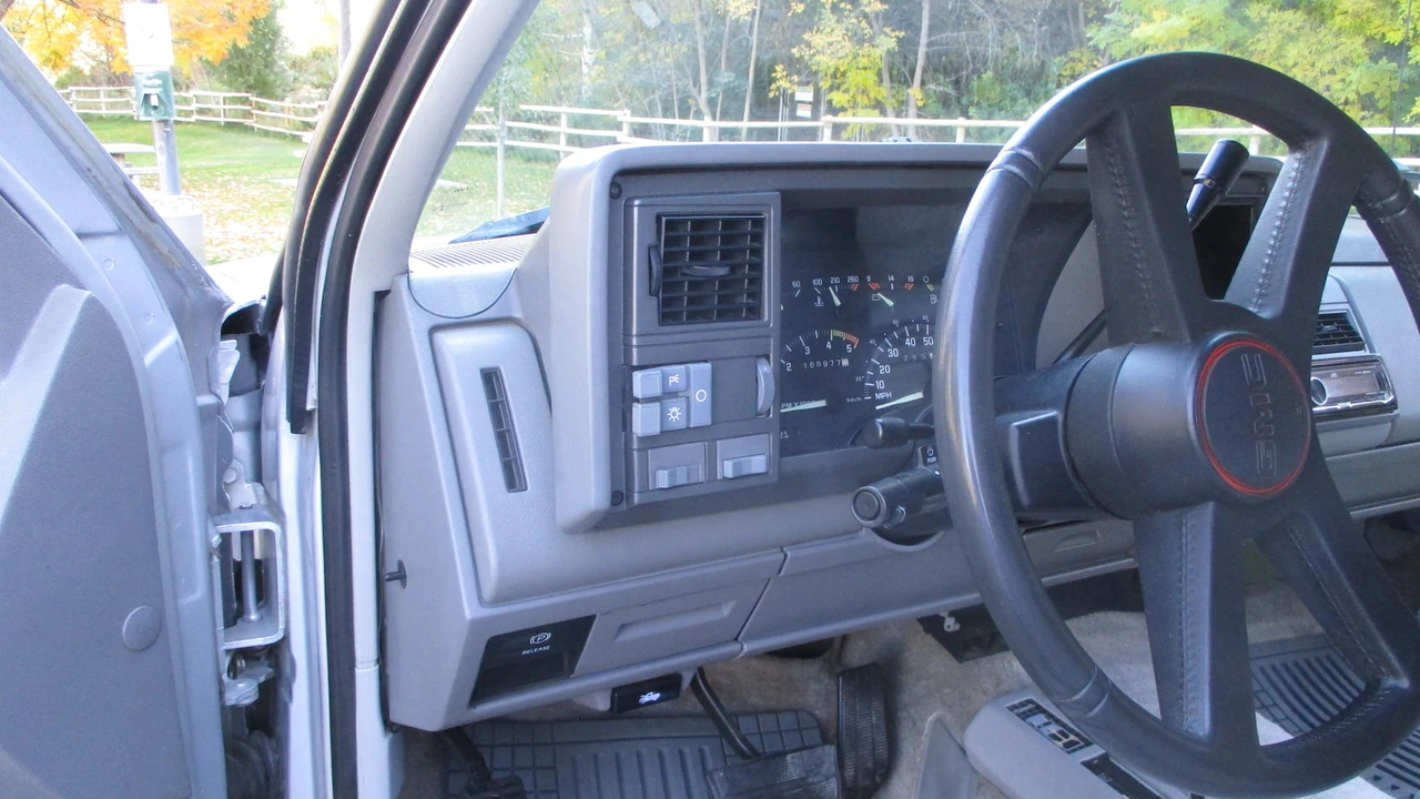 1992 GMC Yukon 1st Gen - Image 11 of 31
