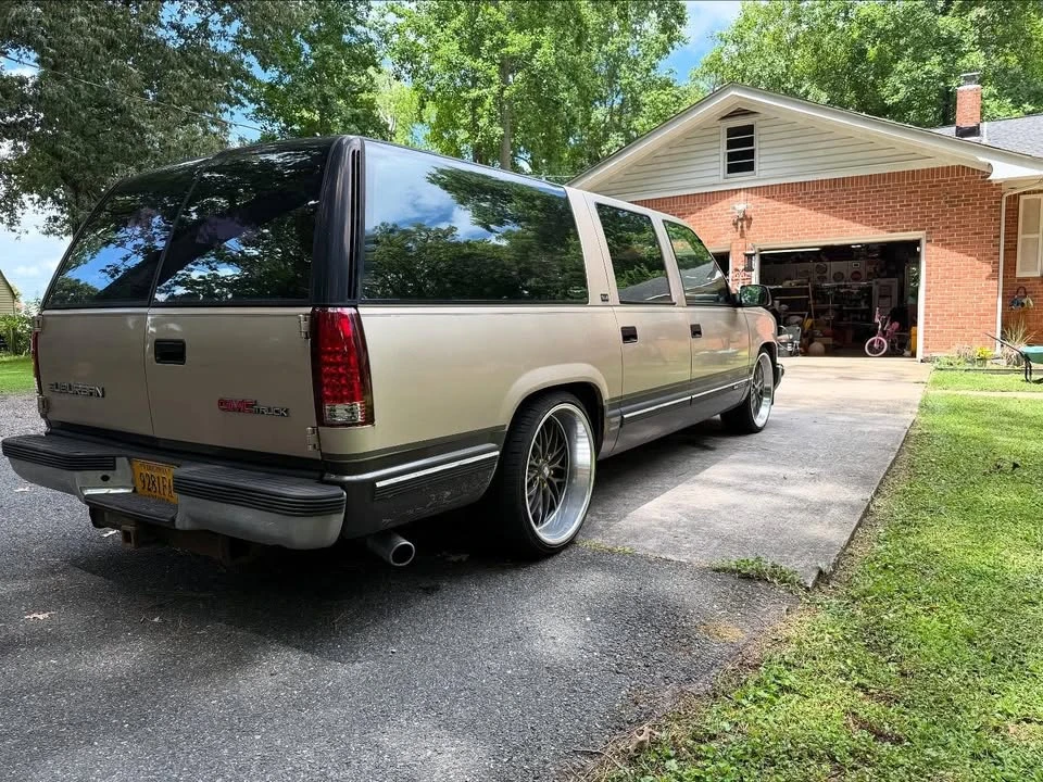 1992 GMC Suburban 8th Gen - Image 2 of 12