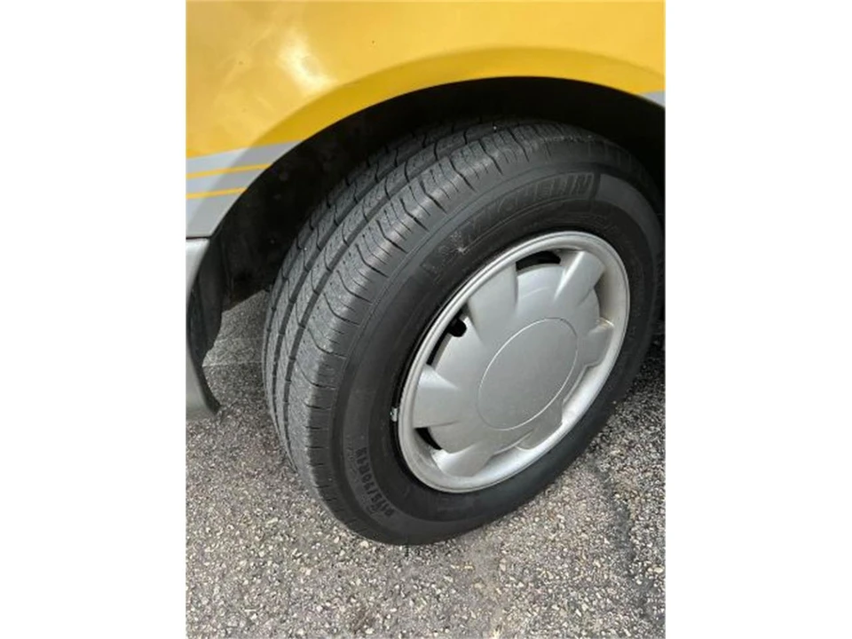 1992 Geo Metro - Image 7 of 14