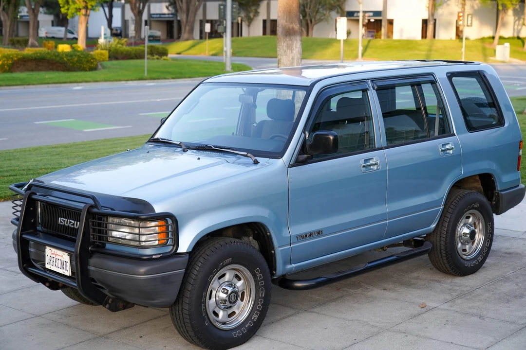 1992 Isuzu Trooper - Image 11 of 31
