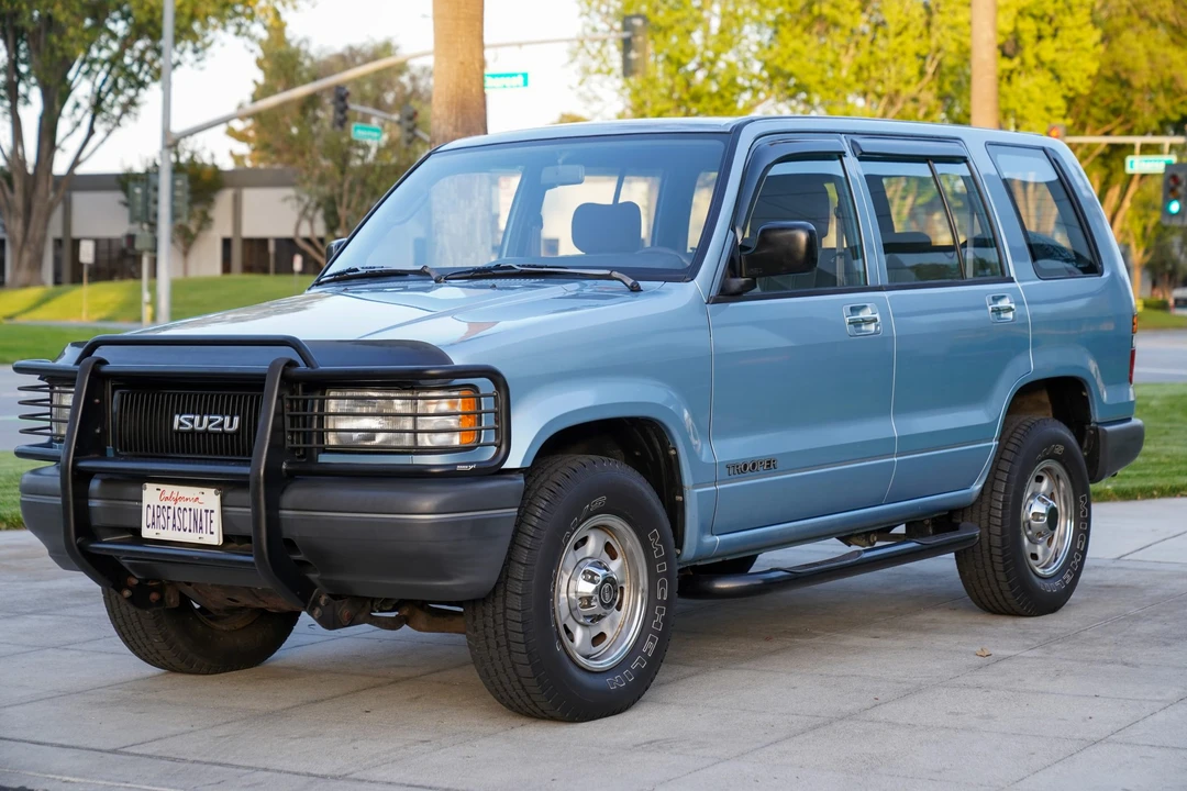 1992 Isuzu Trooper - Image 10 of 31