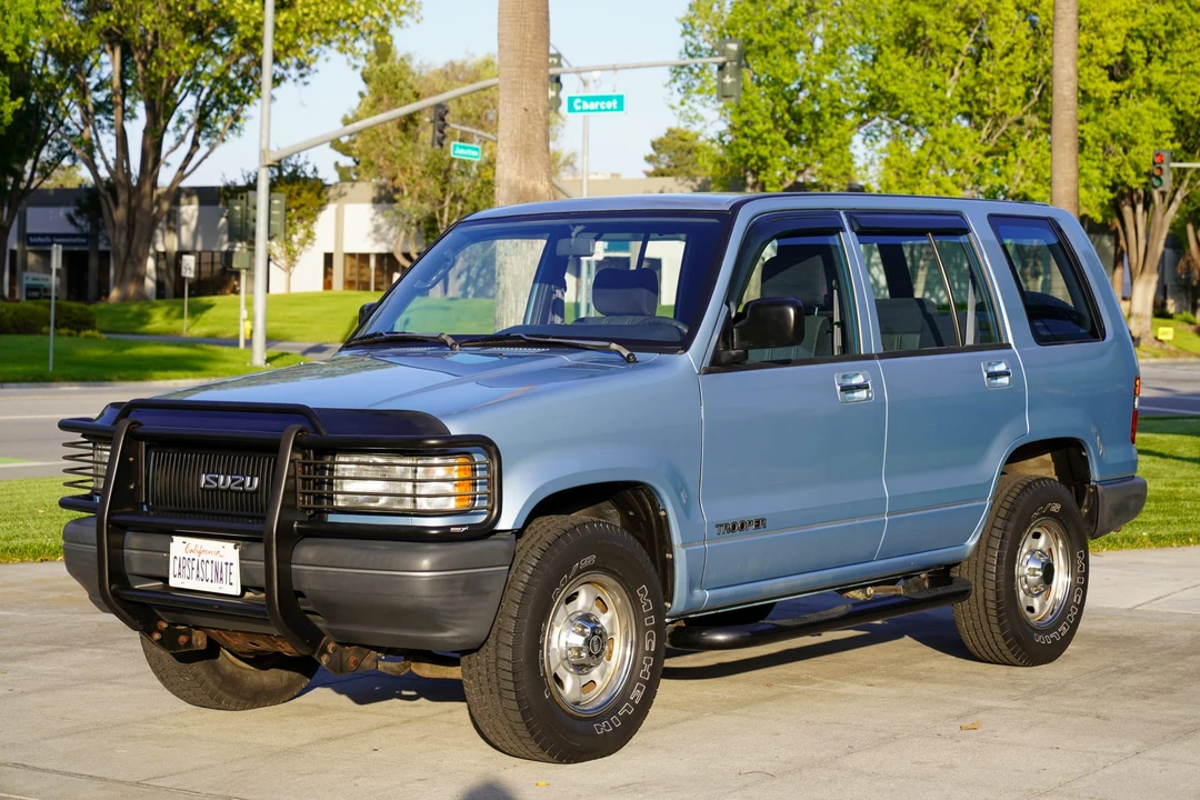 1992 Isuzu Trooper - Image 9 of 31