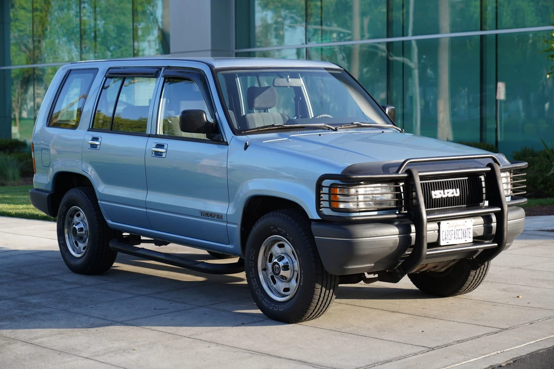 1992 Isuzu Trooper - Image 2 of 31
