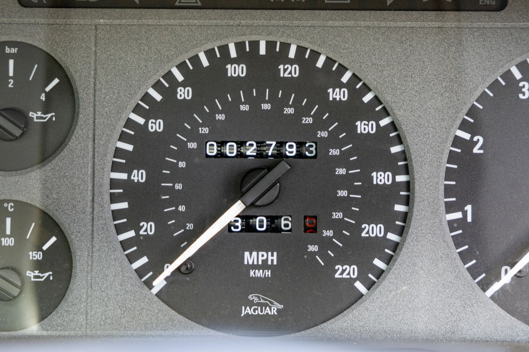 1992 Jaguar XJ220 - Image 15 of 31