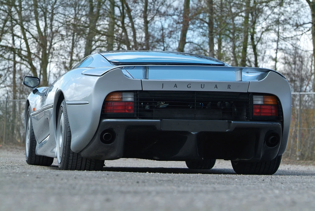 1992 Jaguar XJ220 - Image 2 of 2
