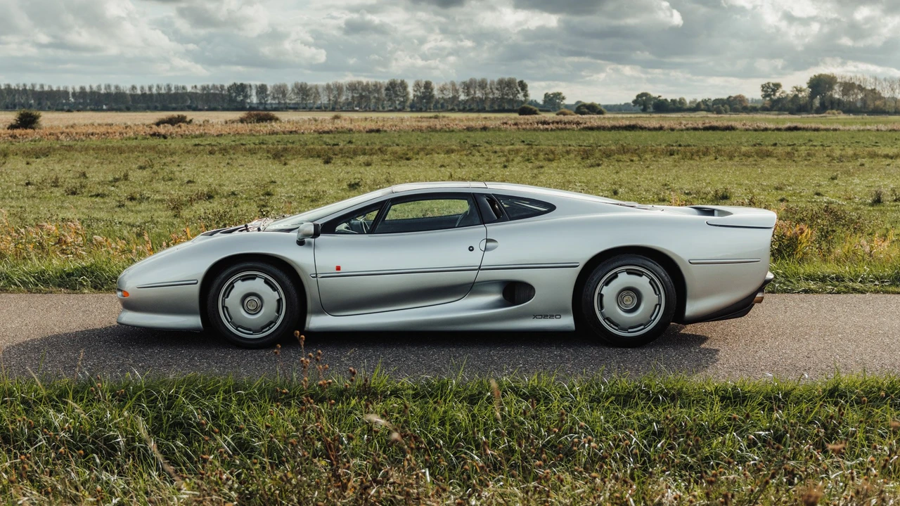 1992 Jaguar XJ220 - Image 28 of 31