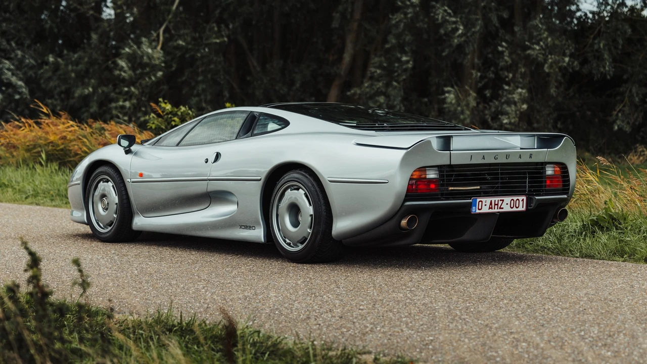 1992 Jaguar XJ220 - Image 18 of 31