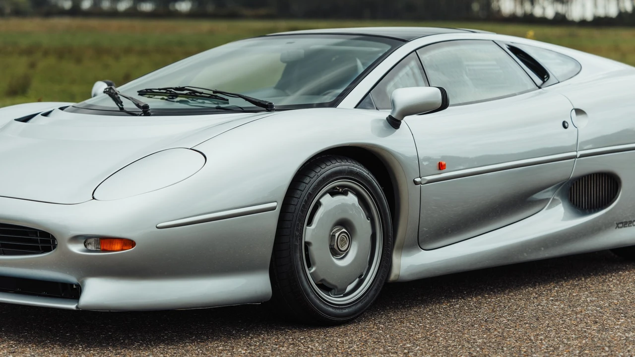 1992 Jaguar XJ220 - Image 12 of 31