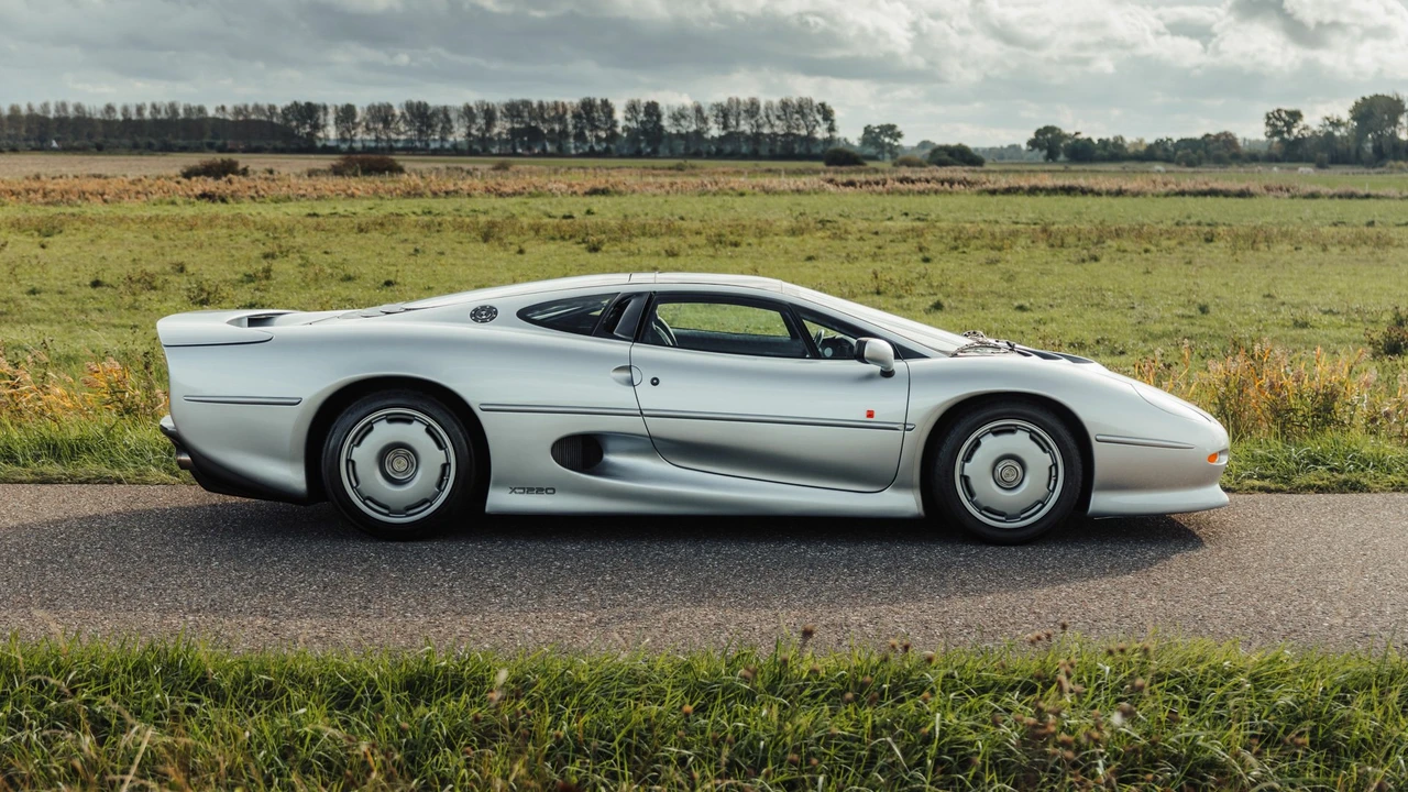 1992 Jaguar XJ220 - Image 24 of 31
