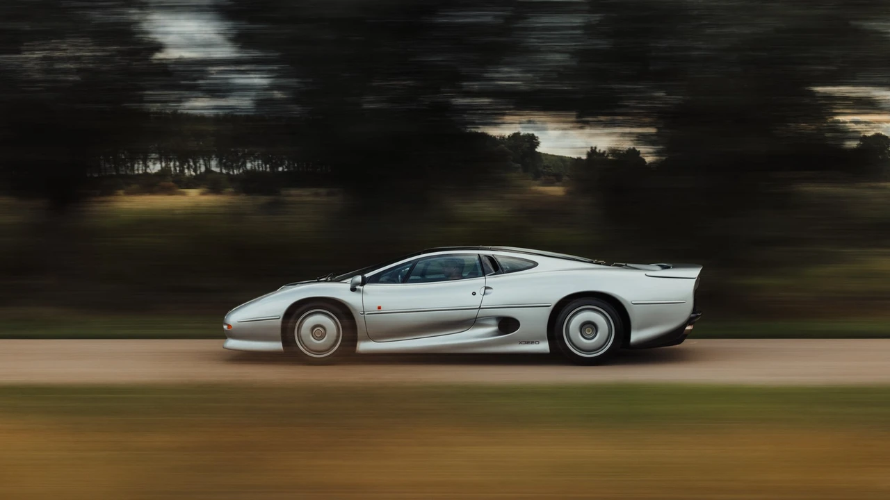 1992 Jaguar XJ220 - Image 3 of 31