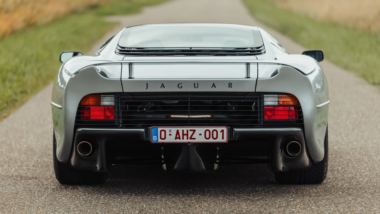 1992 Jaguar XJ220 - Image 2 of 31