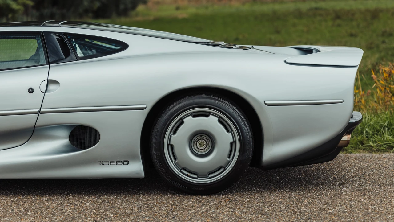 1992 Jaguar XJ220 - Image 15 of 31