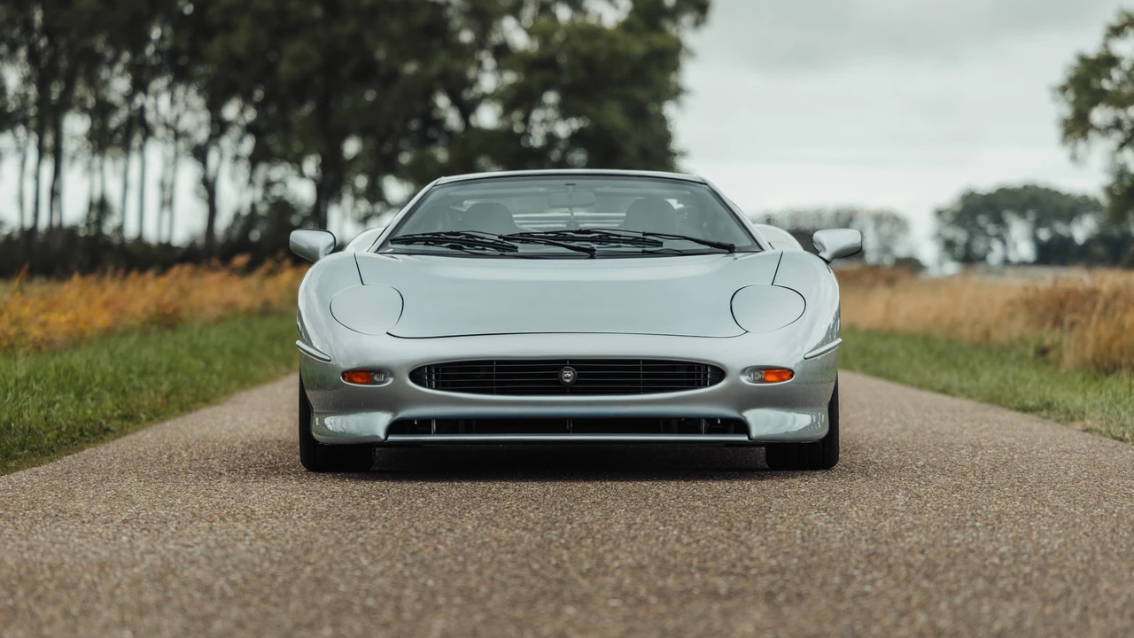 1992 Jaguar XJ220 - Image 16 of 31