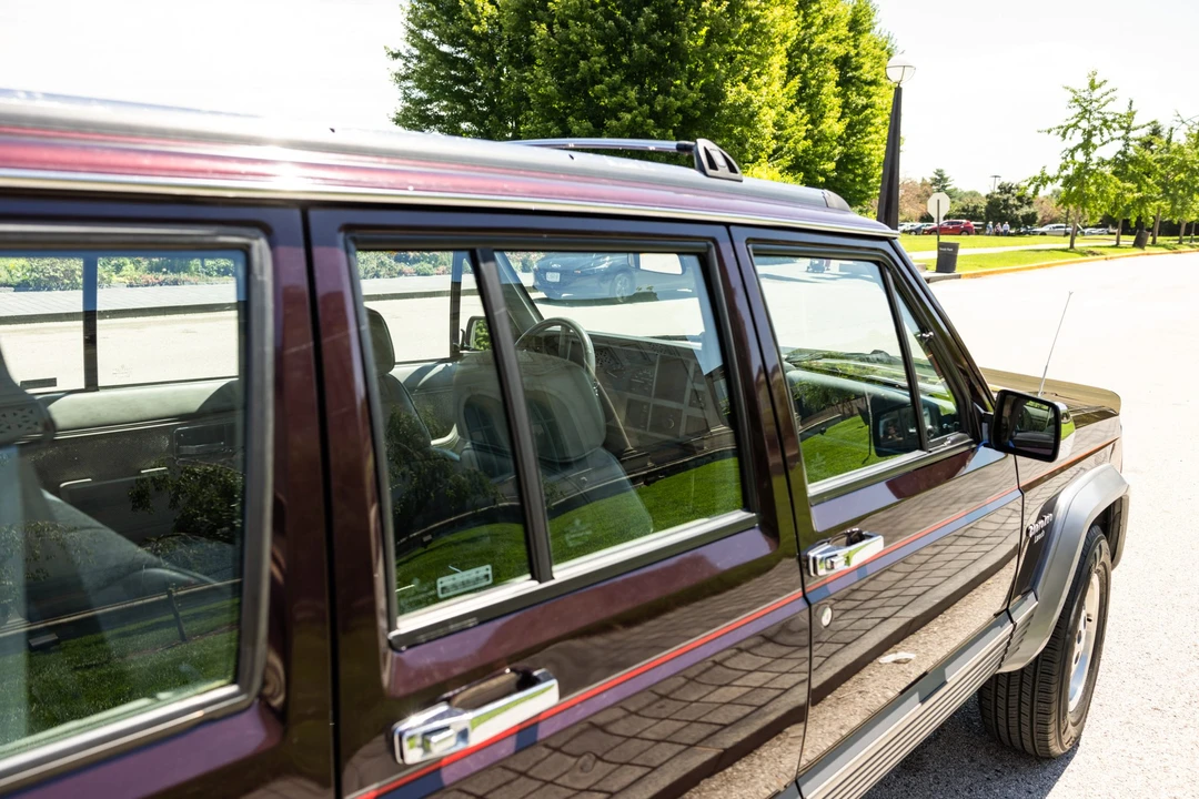 1992 Jeep XJ Cherokee - Image 18 of 31