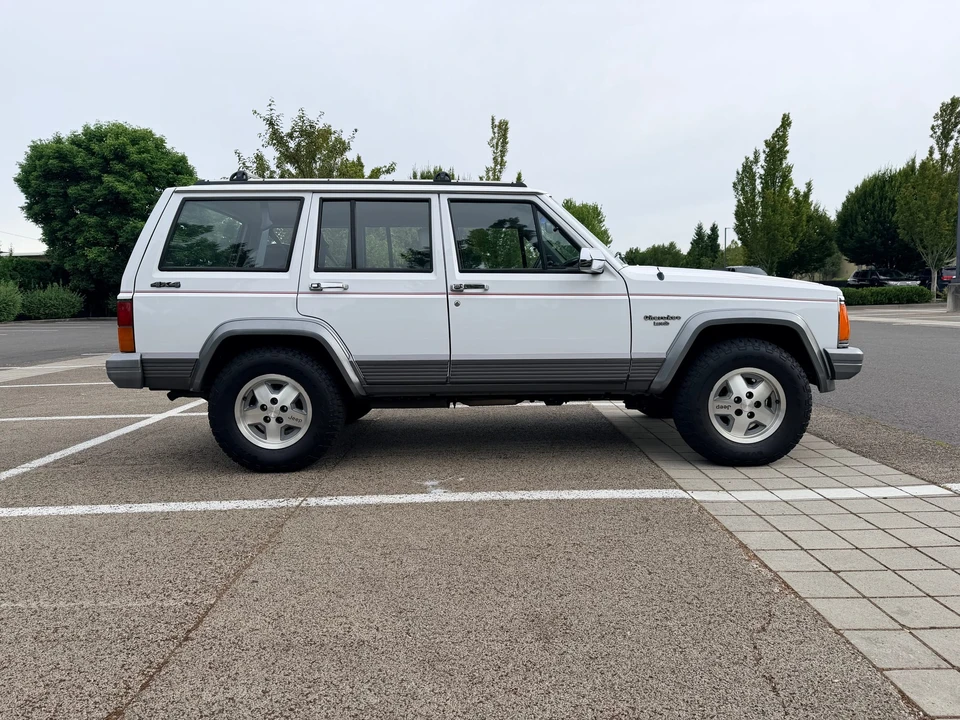 1992 Jeep XJ Cherokee - Image 8 of 31