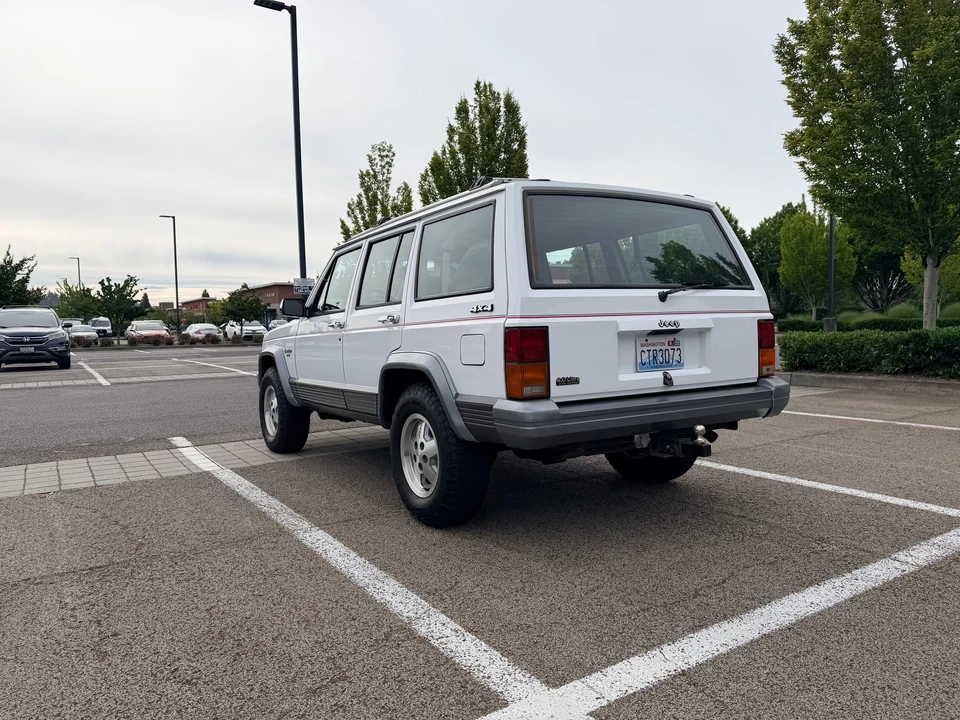 1992 Jeep XJ Cherokee - Image 13 of 31