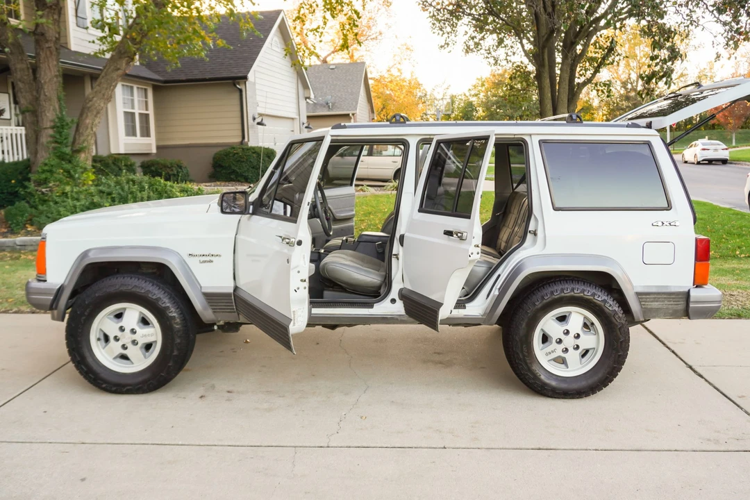 1992 Jeep XJ Cherokee - Image 11 of 31