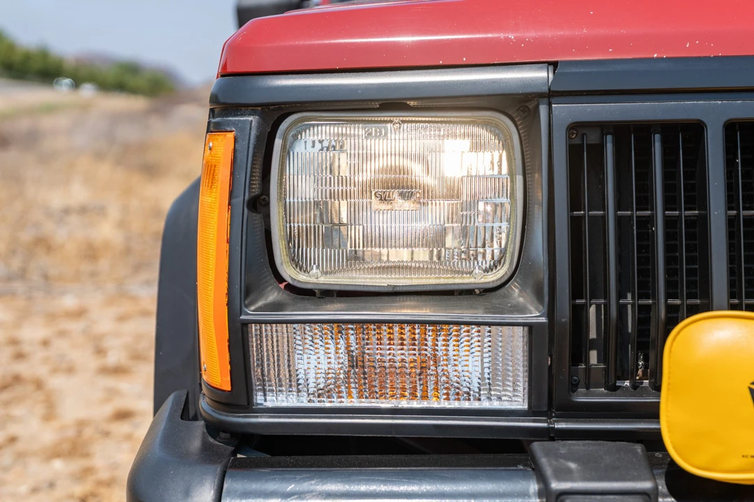 1992 Jeep Comanche - Image 17 of 31