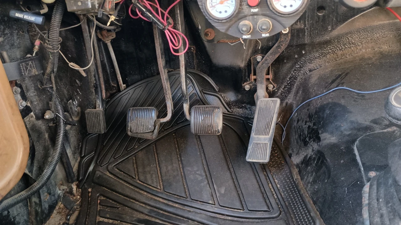 1992 Jeep YJ Wrangler - Image 11 of 18