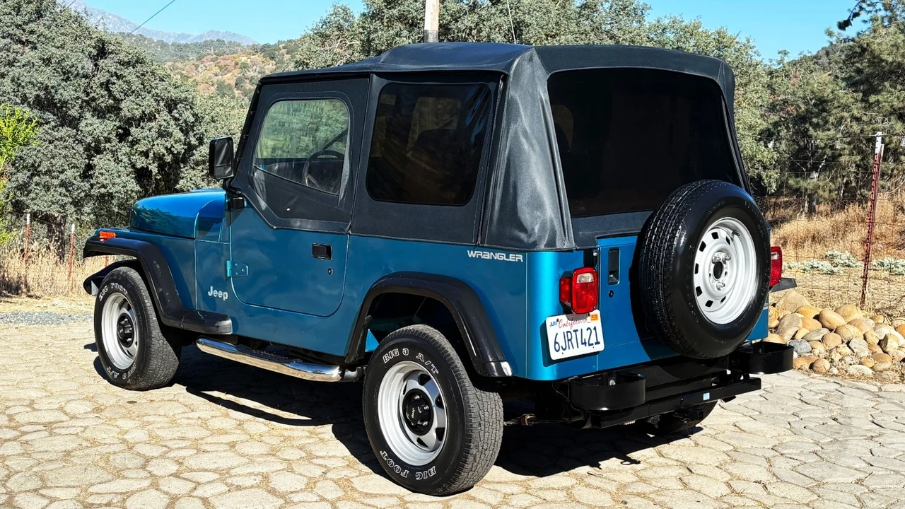 1992 Jeep YJ Wrangler - Image 10 of 30