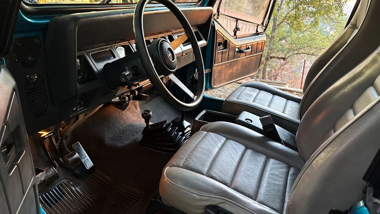 1992 Jeep YJ Wrangler - Image 21 of 30