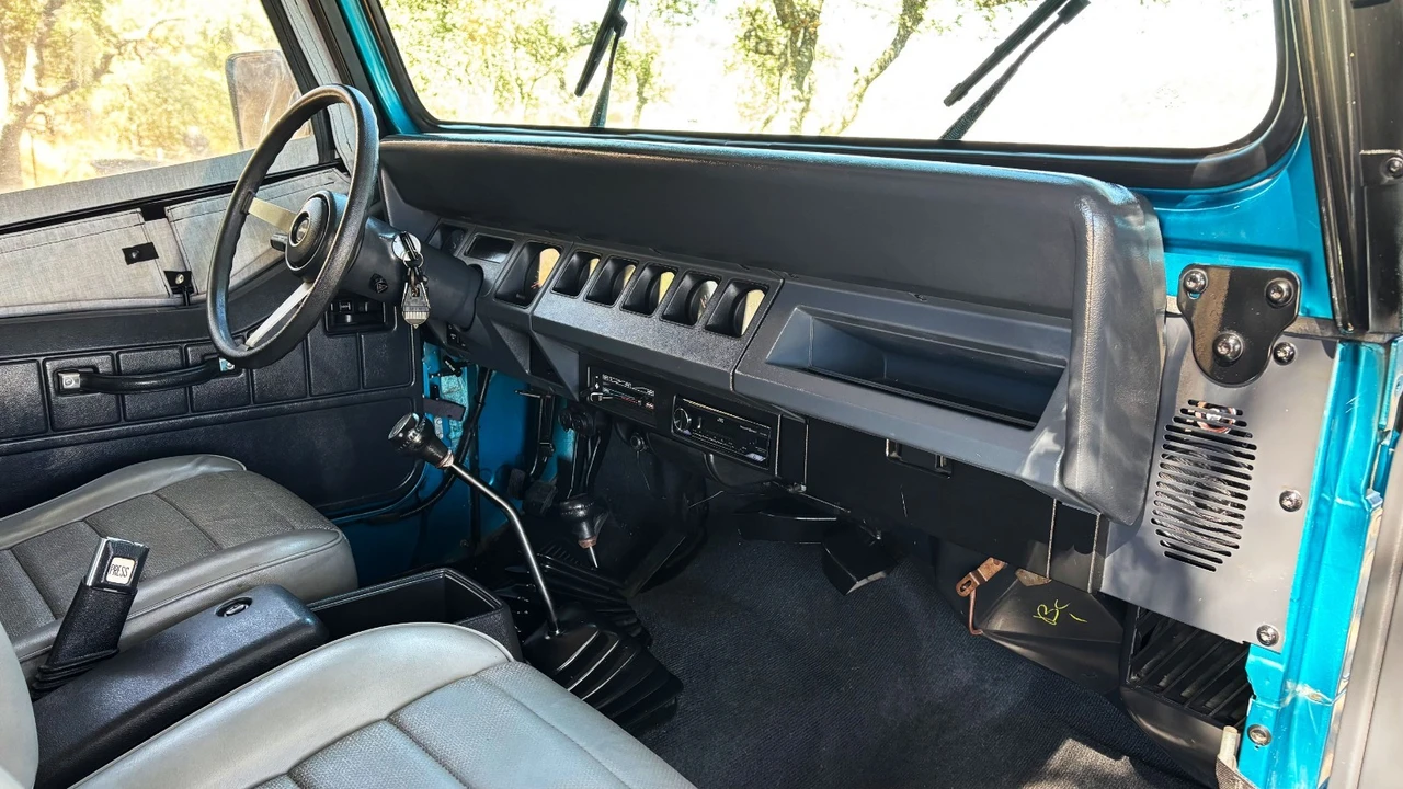 1992 Jeep YJ Wrangler - Image 24 of 30
